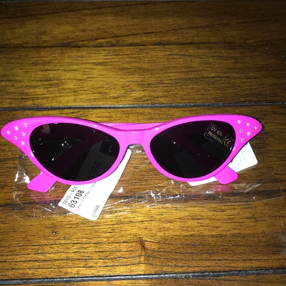 Unique Vintage Accessories - Cat’s Eye Hot Pink Sunglasses w/ Rhinestones